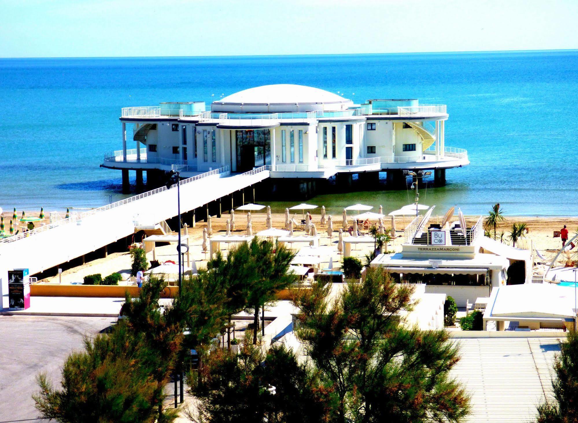 Hotel Cristallo Senigallia Exterior foto